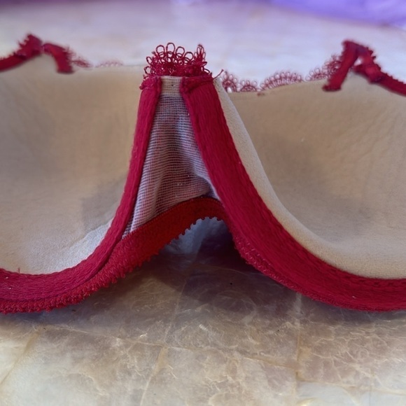 32D Victoria’s Secret Dream Angels lined Demi red lace bra nude delicate - Picture 7 of 9